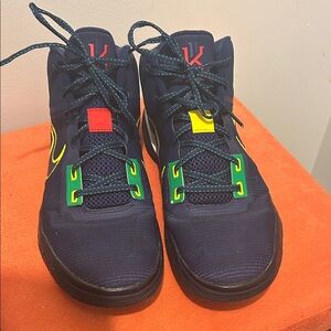 Nike Mens Kyrie Flytrap 4 High-Top Sneakers